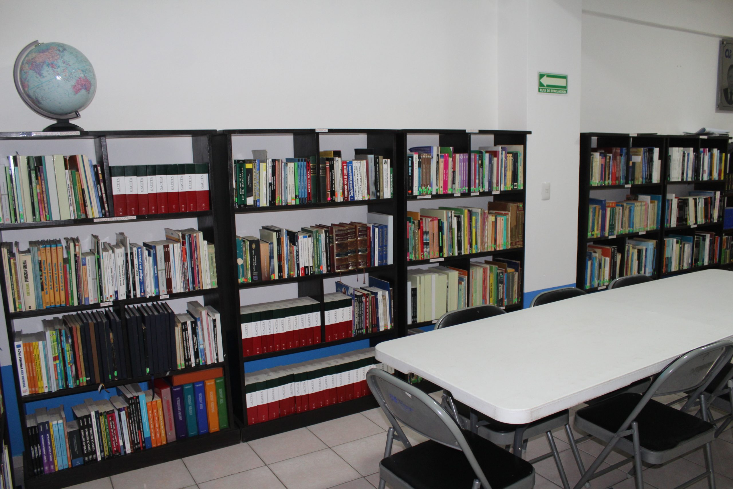 Nuestra biblioteca esta diseñada con información y documentos de cada licenciatura que oferta el Grupo Educativo Pacífico Sur. Desempeña una labor esencial en el fomento de la alfabetización y el aprendizaje, en la cual podrás encontrar las bases para el desarrollo y la custodia del patrimonio cultural y científico universal.